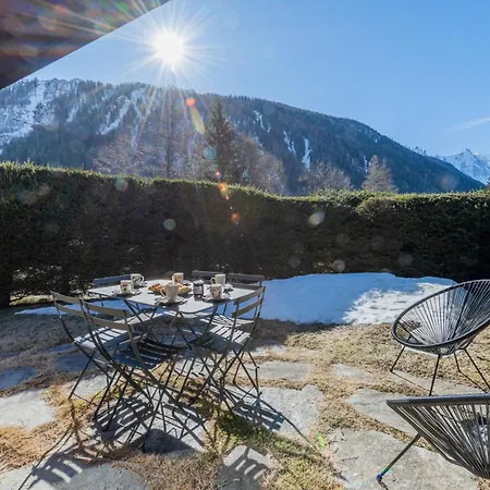 Grands Montets Private Garden - Happy Chamonix